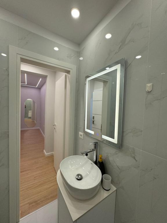 O baie la Nomad Stay Apartments