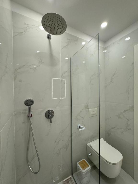 O baie la Nomad Stay Apartments