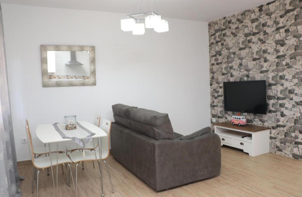Televízia a/alebo spoločenská miestnosť v ubytovaní Apartamento en Conil con piscina