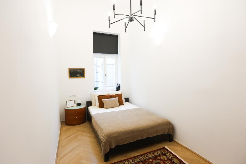 A bed or beds in a room at Mirage Medic Hotel