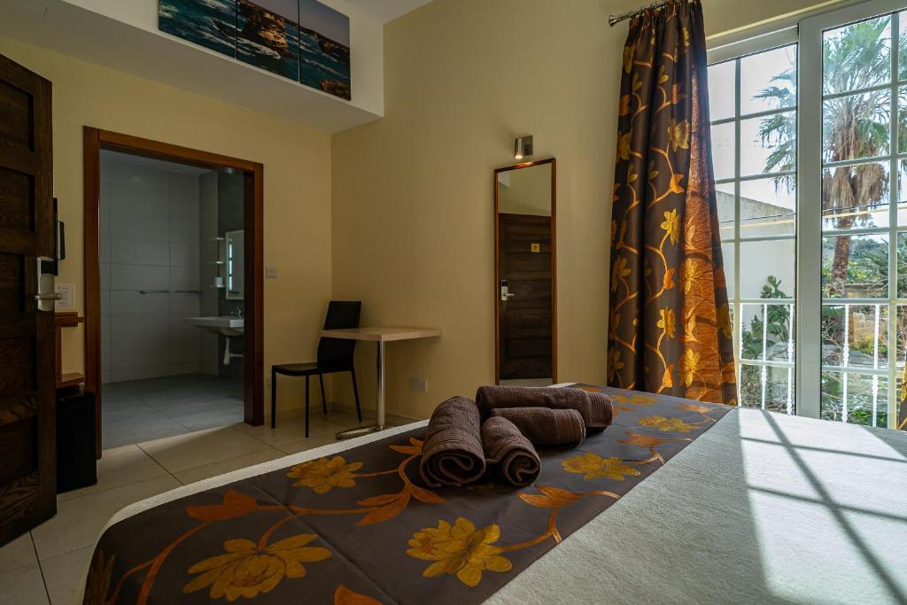 Postel nebo postele na pokoji v ubytování Il-Logga Boutique Hotel