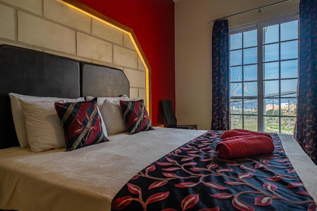 Postel nebo postele na pokoji v ubytování Il-Logga Boutique Hotel
