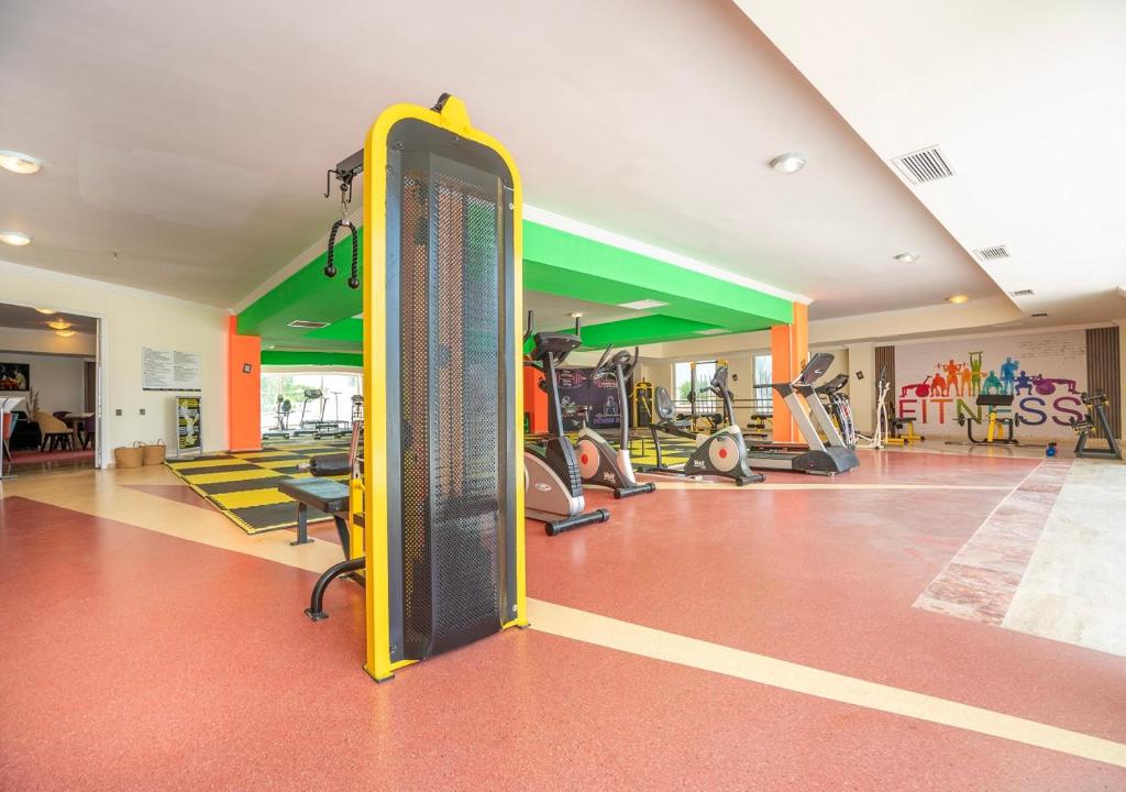 Fitness centrum a/nebo fitness zařízení v ubytování Armas Pemar Beach