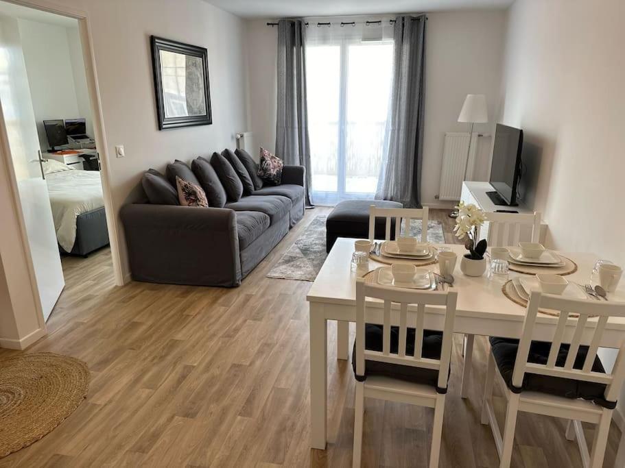 พื้นที่นั่งเล่นของ Appartement F2 proche Paris CDG/parc expos/RER B