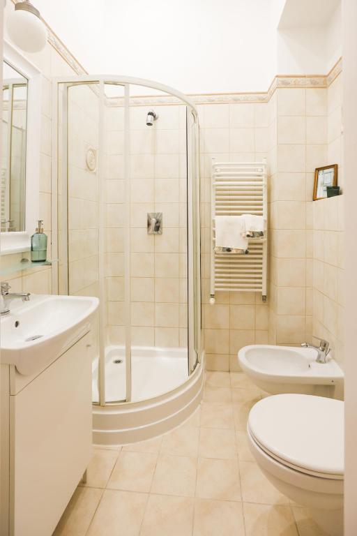 A bathroom at Mirage Medic Hotel