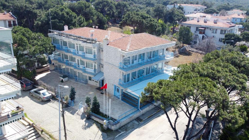 an overhead view of a large house with a red roof at Mavi Cam Hotel Ayvalik in Sefaçamlık