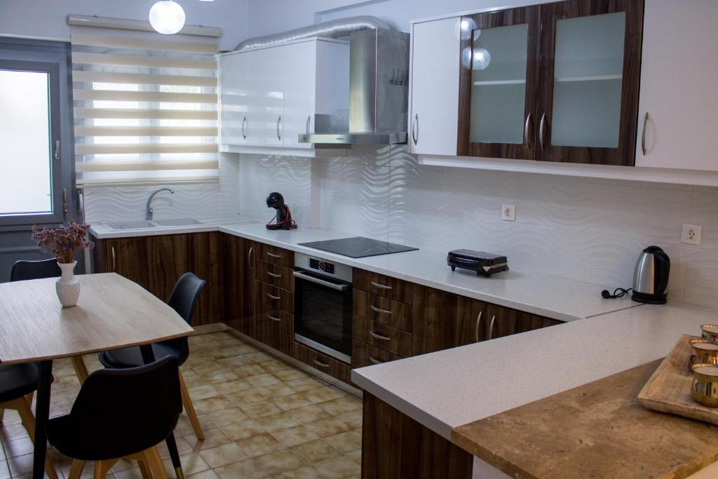 Kuchyň nebo kuchyňský kout v ubytování Didima Apartments 1