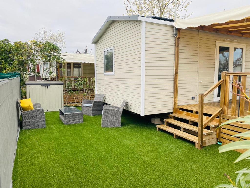Vonkajšia záhrada v ubytovaní Mobil home familial neuf de 2024 pour 8 personnes