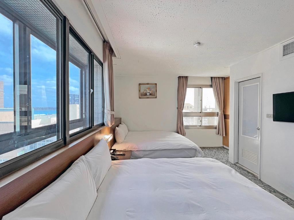Un pat sau paturi într-o cameră la Foung Kou Hotel