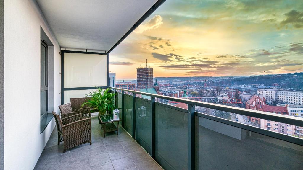 a balcony with a view of a city at Maya's Flats & Resorts 26 - Panorama View in Gdańsk