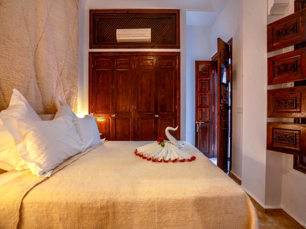 Postel nebo postele na pokoji v ubytování Kilimini Riad & SPA