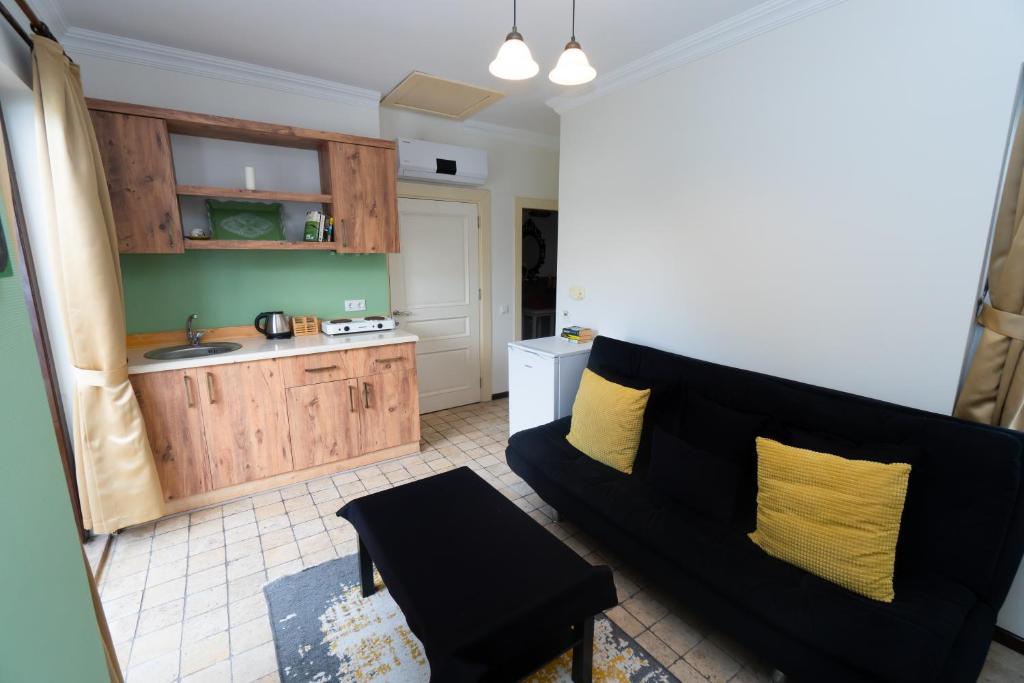 Kuchyň nebo kuchyňský kout v ubytování The Suite Apart Hotel
