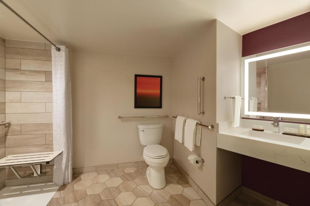 Embassy Suites by Hilton Phoenix Downtown North - 