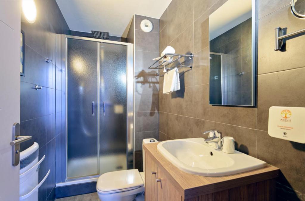 Koupelna v ubytování Adonis Hotel Strasbourg