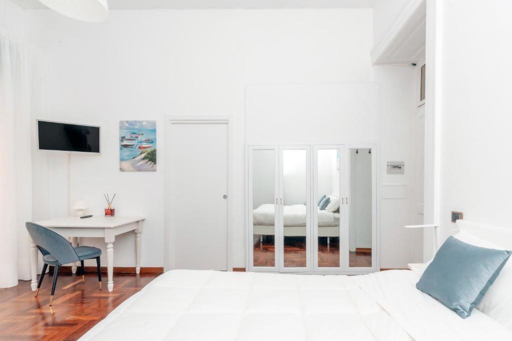 Postel nebo postele na pokoji v ubytování Piazza Tasso Suite
