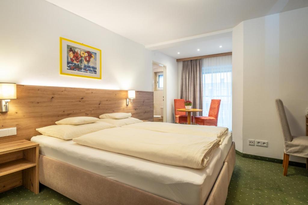 Postel nebo postele na pokoji v ubytování Hotel-Pension Falkensteiner