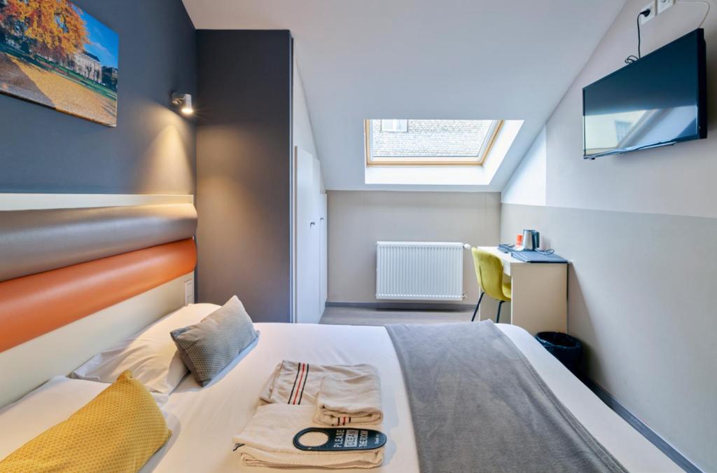 Postel nebo postele na pokoji v ubytování Adonis Hotel Strasbourg