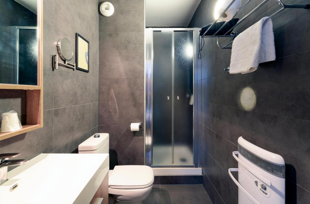 Koupelna v ubytování Adonis Hotel Strasbourg