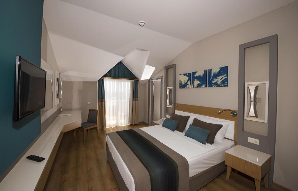 Postel nebo postele na pokoji v ubytování Palm World Side Resort & Spa