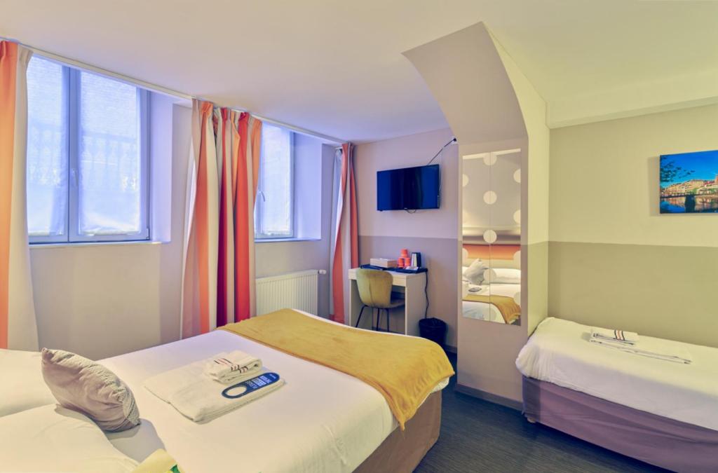 Postel nebo postele na pokoji v ubytování Adonis Hotel Strasbourg