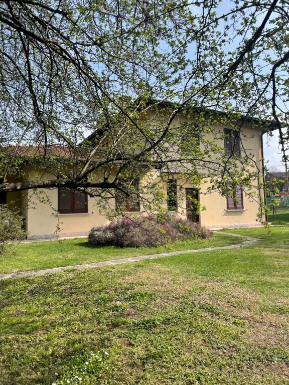 A garden outside Bnbook Villa Biancospino