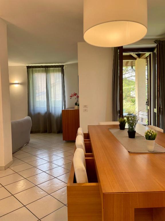 A seating area at Bnbook Villa Biancospino