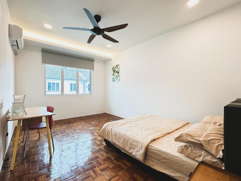 Postel nebo postele na pokoji v ubytování Urban ArtHouse Homestay - Permai, Sibu, Sarawak