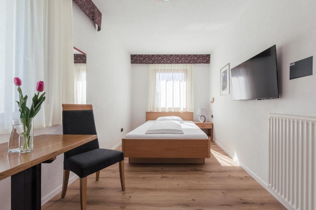 Postel nebo postele na pokoji v ubytování Hotel Garni Sirmian