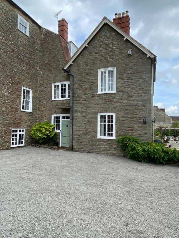 a large brick house with a large driveway at Humphreston House in Temple Cloud