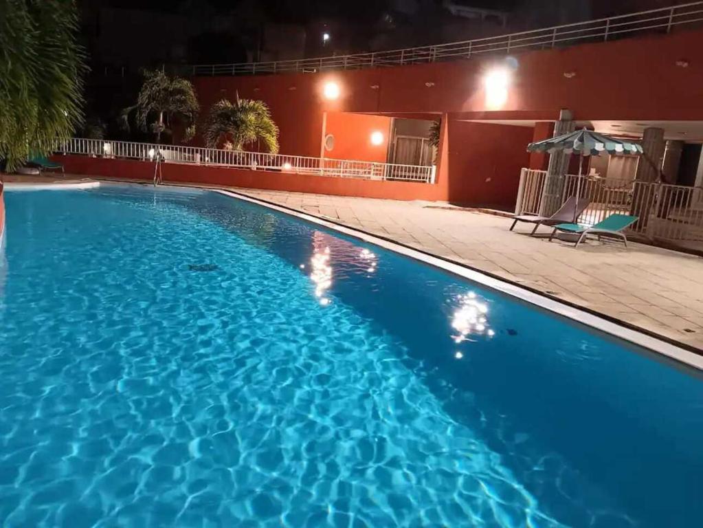 Bazén v ubytování Retraite tropicale en bord de mer nebo v jeho okolí