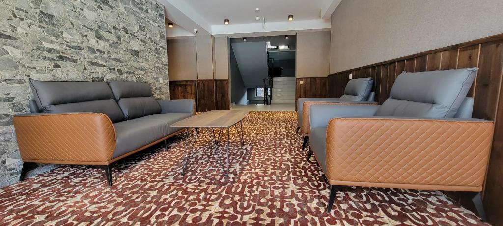 Posezení v ubytování Hotel Ushba in Mestia