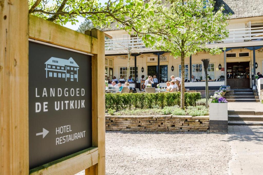 Het gebouw waarin het hotel zich bevindt