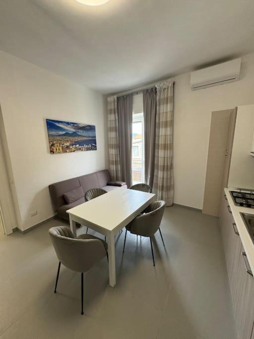 a living room with a table and chairs and a couch at CASA LUISA - Comfortable APT in San Vitaliano 