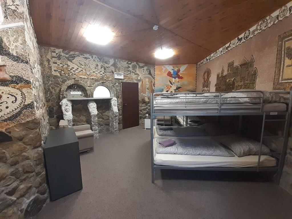 Postel nebo postele na pokoji v ubytování Penzion hrad Doubravka