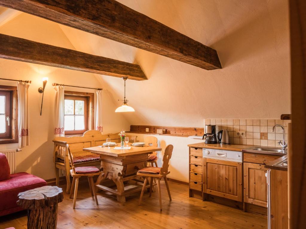 Kuchyň nebo kuchyňský kout v ubytování Streuobsthof Weissenbacher