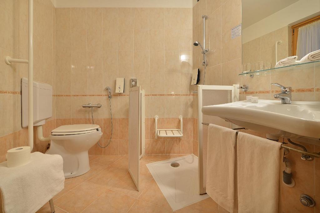 Kúpeľňa v ubytovaní Hotel Interalpen