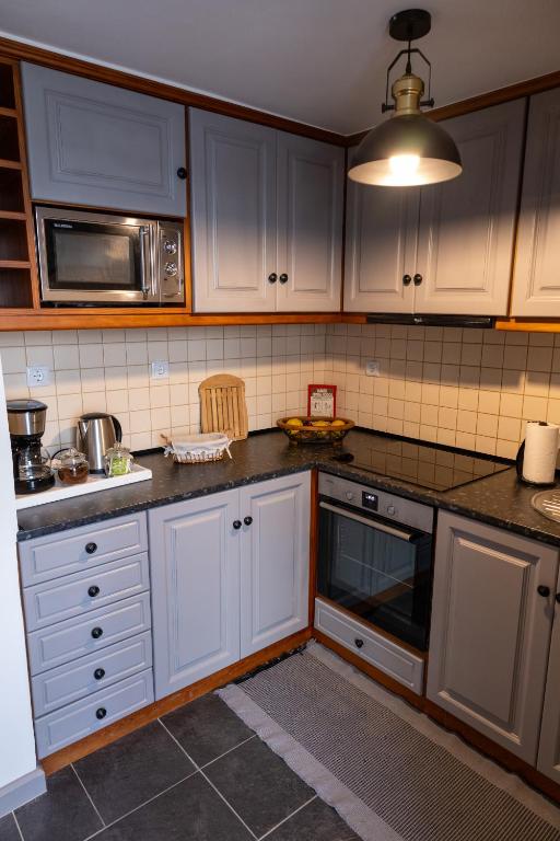 Kuchyň nebo kuchyňský kout v ubytování Casa de Basalto