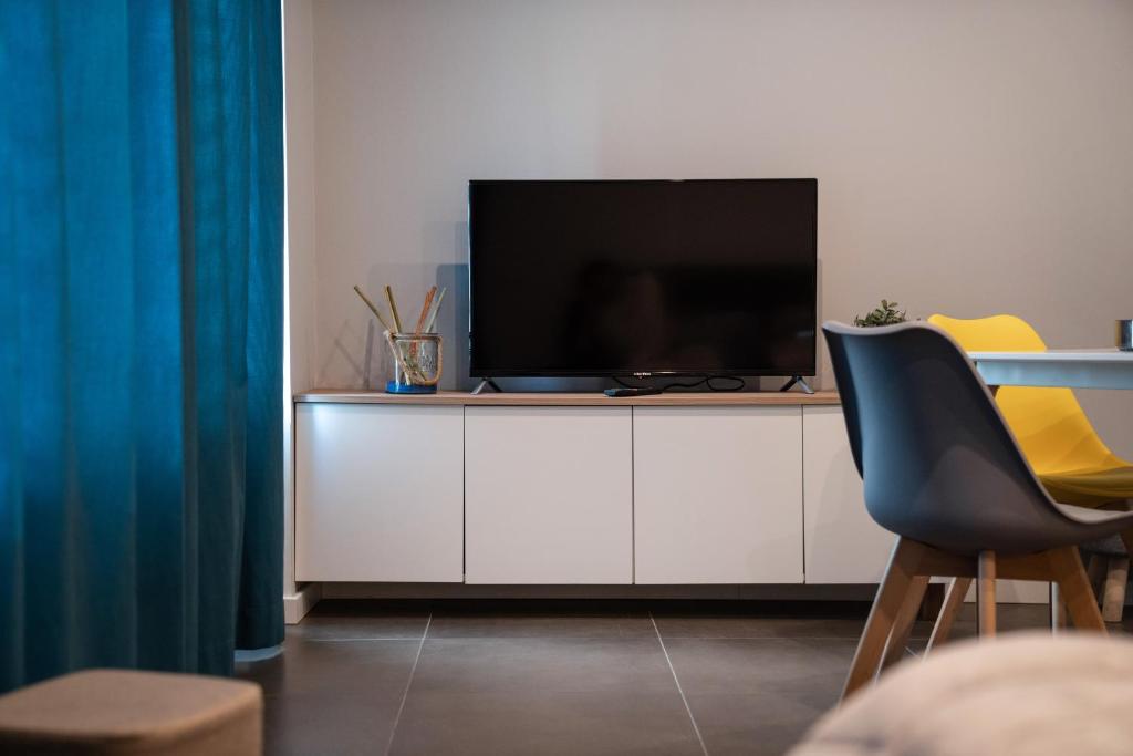 a television sitting on top of a white cabinet at Bubi House Porta Romana in Milan