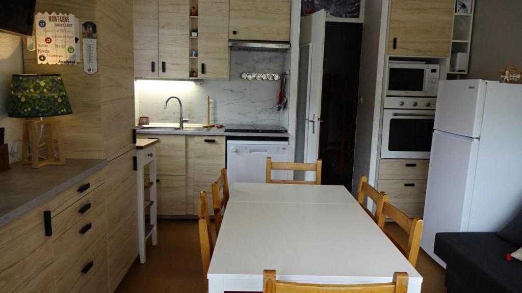 Η κουζίνα ή μικρή κουζίνα στο Résidence Pyrene - Résidence PYRENE appartement 4/6 personnes MAE-4914