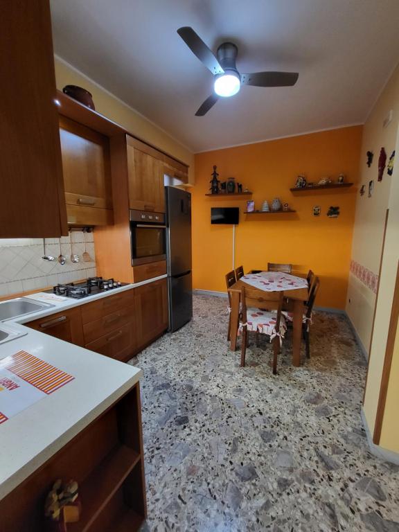 Kuchyň nebo kuchyňský kout v ubytování Angri's Guest House