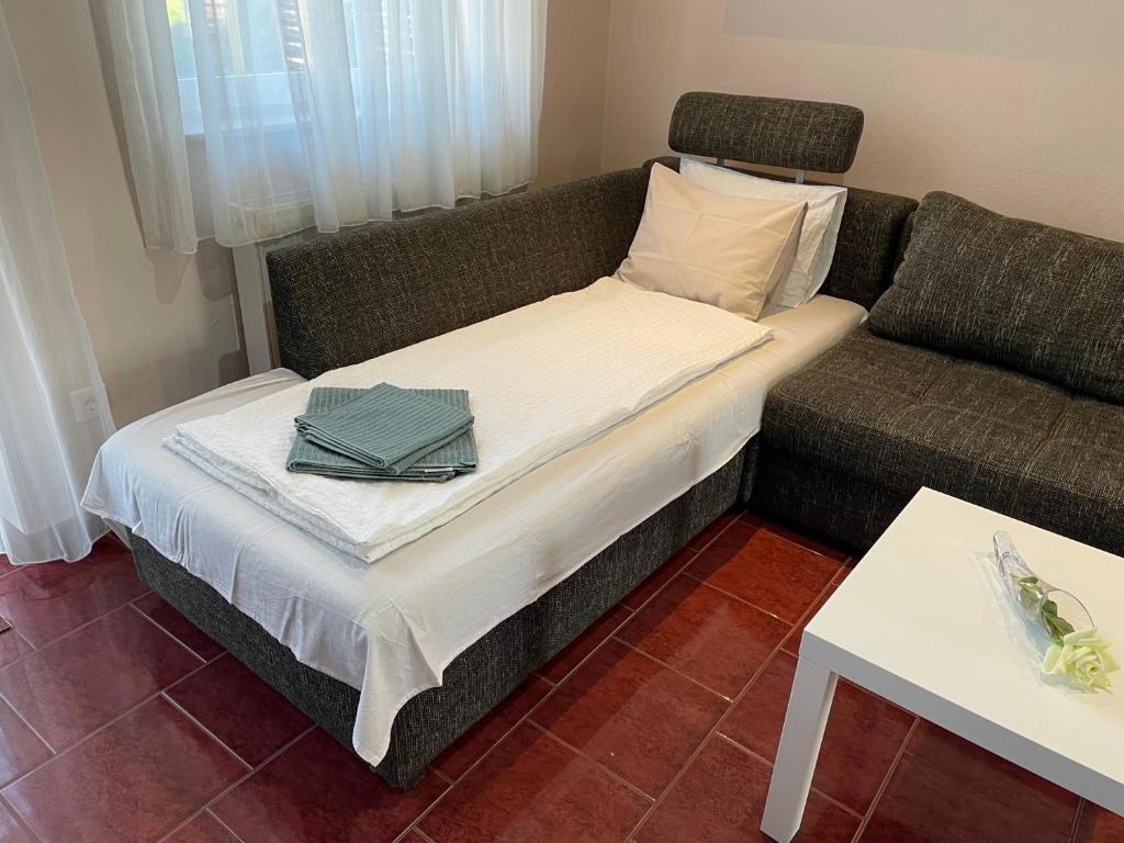 Postel nebo postele na pokoji v ubytování Budapest Airport Apartment