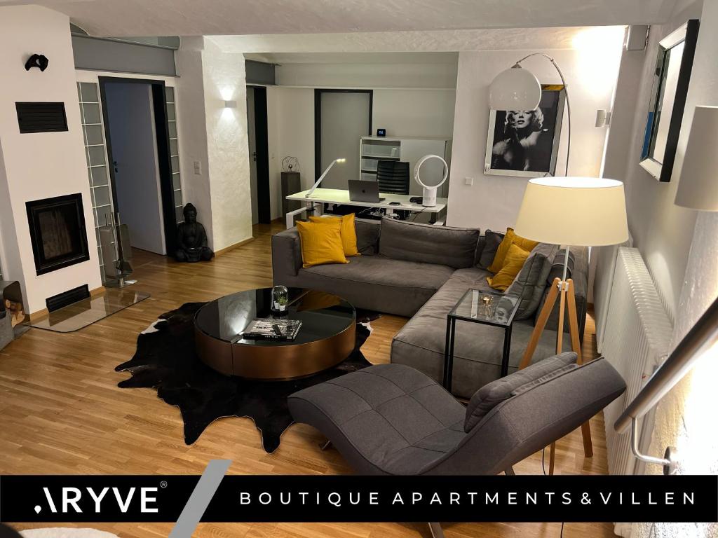 Svetainės erdvė apgyvendinimo įstaigoje ARYVE ErfurterLoft - Boutique Loft zentrumsnah mit kostenfreien Parkplätzen, Design-Interieur und Netflix