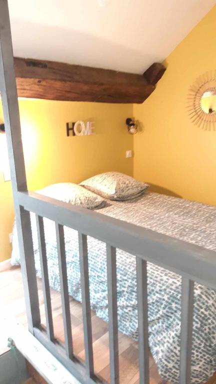 Postel nebo postele na pokoji v ubytování chambres d'hôtes rue Pasteur