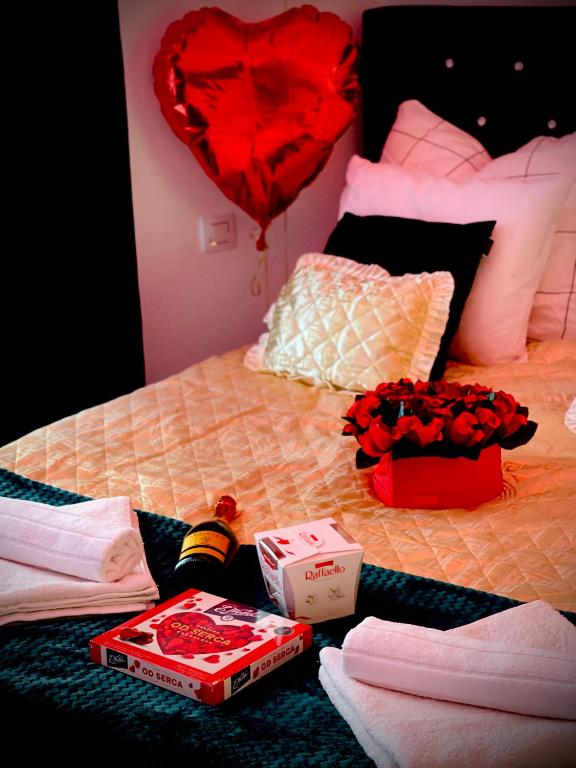 Posteľ alebo postele v izbe v ubytovaní Apartament z jacuzzi - Centrum Szczytna Mazury