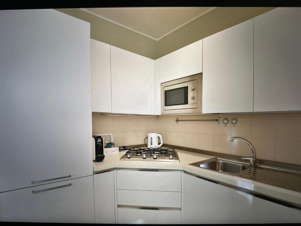 A kitchen or kitchenette at Comosole