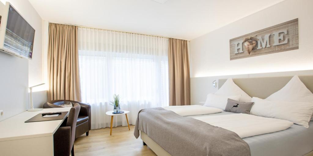 Hotel Hangelar - Double Room With Balcony