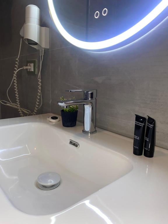 Koupelna v ubytování Prince Hotel