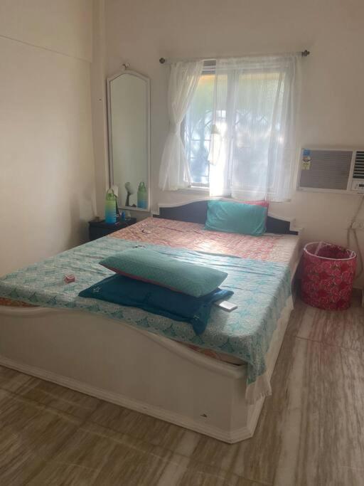 En eller flere senge i et værelse på Boho connection