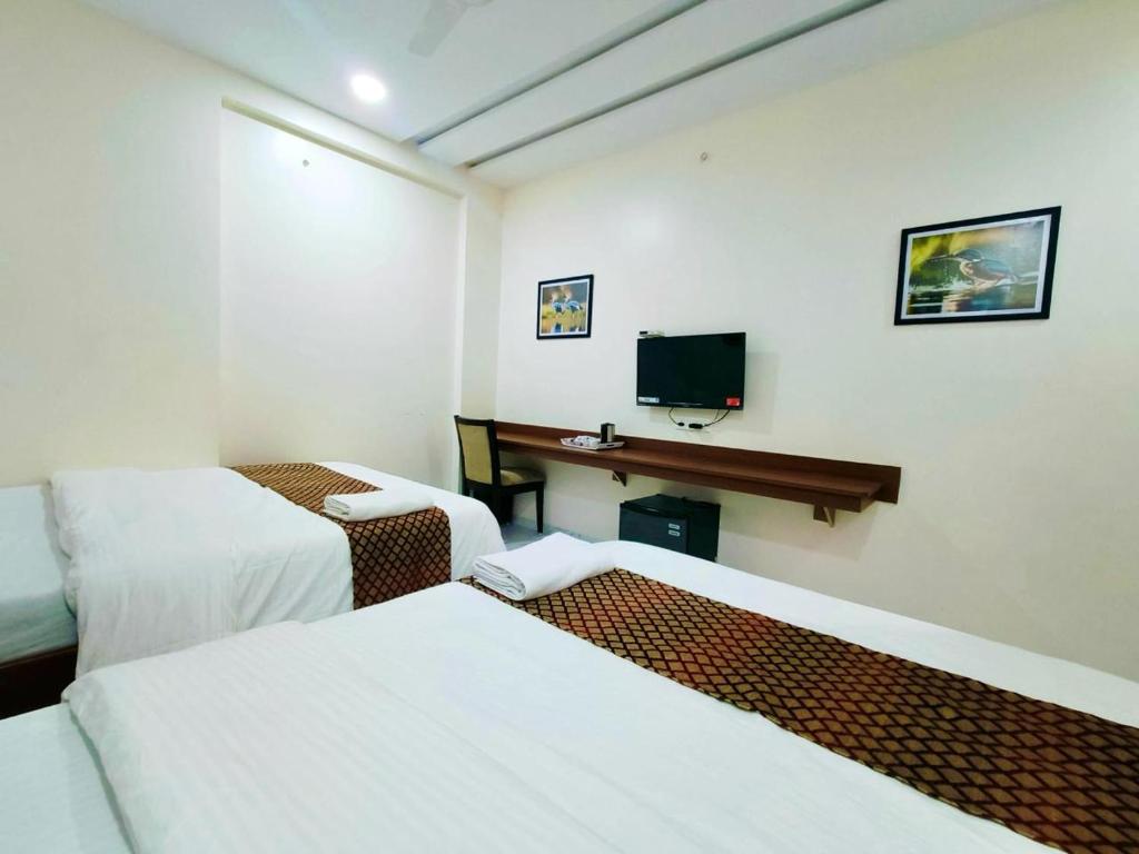 Postel nebo postele na pokoji v ubytování Hotel Sai Sneha