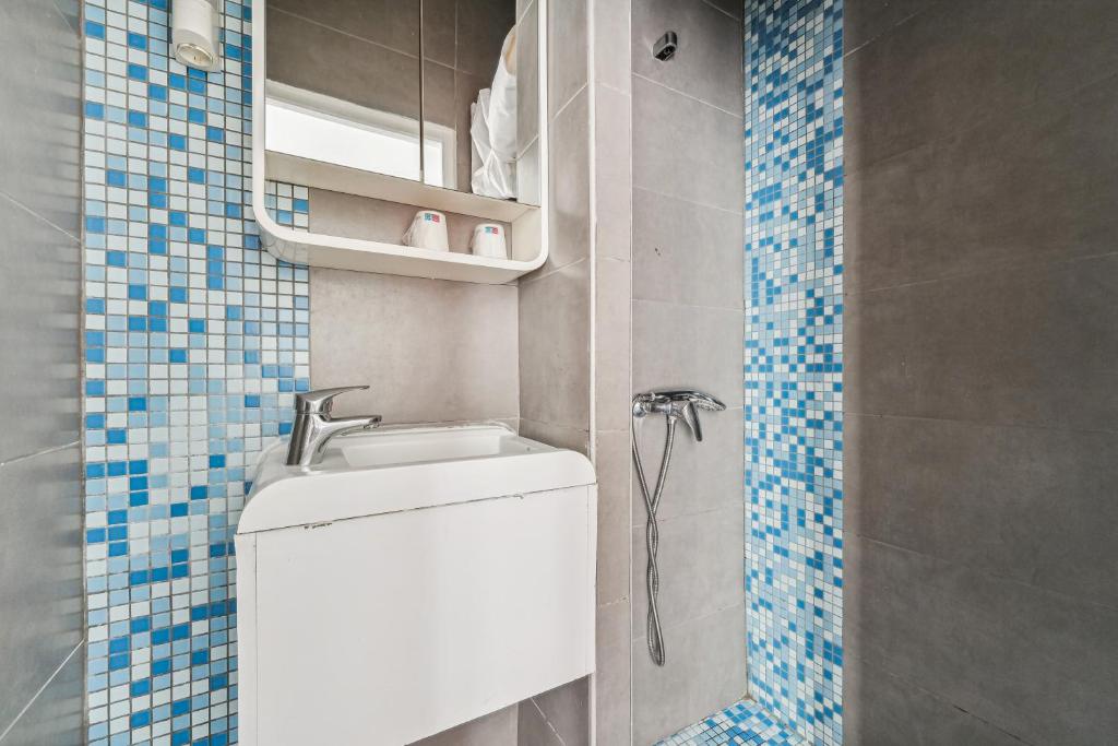 Hotel Tolbiac - Tweepersoonskamer Met Eigen Badkamer
